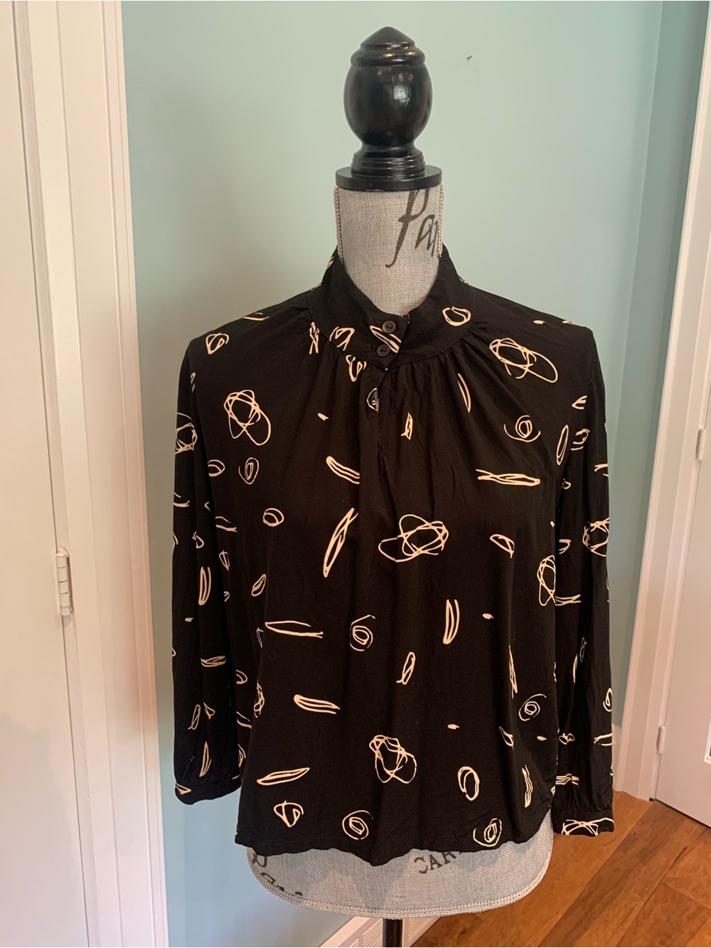 Eve Gravel Sandstorm Blouse in Black with Cream Tumbleweed Print